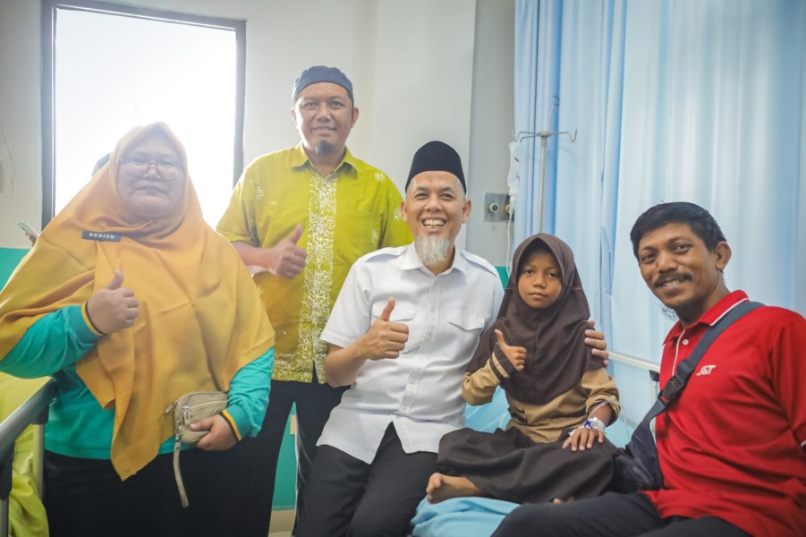 Wali Kota Dumai Temui Siswa yang Diduga Keracunan MBG di Rumah Sakit, Pastikan Mereka Dapat Perawatan Terbaik