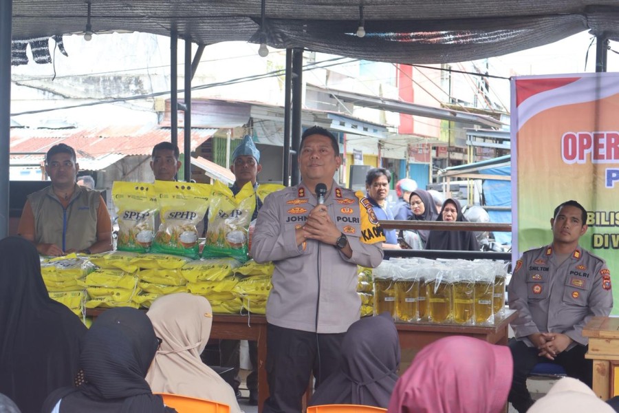 Polres Pelalawan Gelar Operasi Pasar Pangan Murah, Ratusan Warga Serbu Sembako Terjangkau