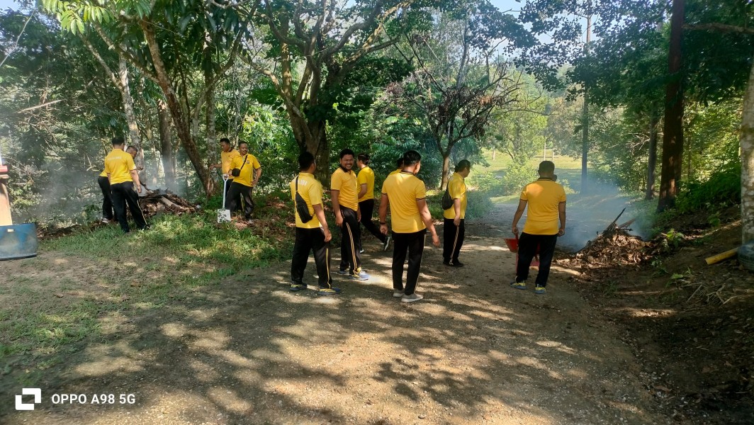 Polsek Minas Gelar Gerakan Nasional Indonesia ASRI, Bersihkan Kawasan Pusat Latihan Gajah
