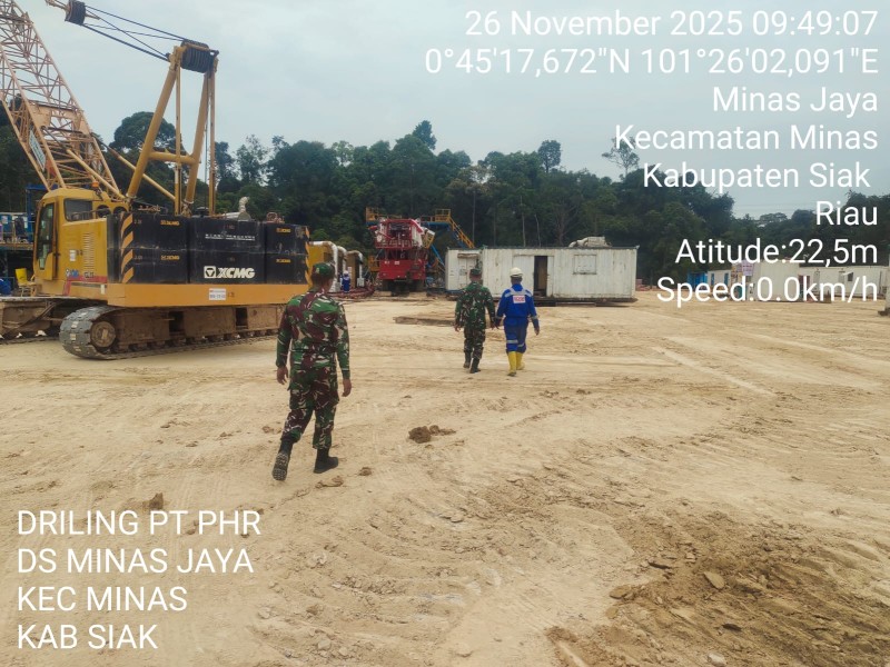 Babinsa Sertu Joko Purnomo dan Serda Heppy Setyawan Laksanakan Patroli Lokasi Drilling di Minas