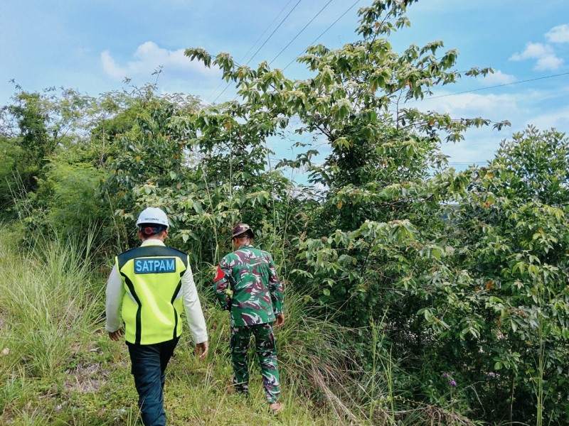 Babinsa Serda Mayus Maruli Gelar Patroli Karhutla di Dusun Lukut, Pastikan Wilayah Bebas Titik Api