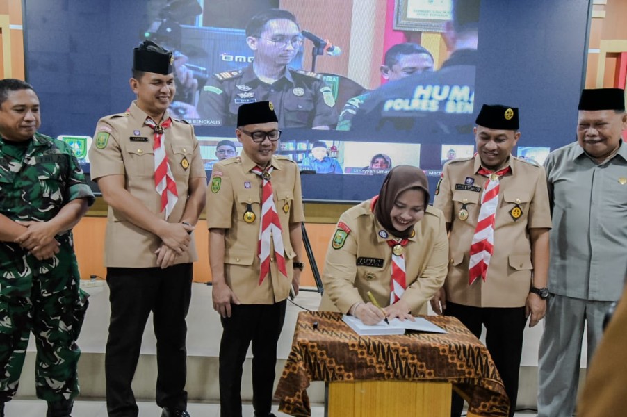 Bupati Bengkalis Luncurkan Buku Profil Ulama Kharismatik Kabupaten Bengkalis Jilid II, Meneladani Sosok dan Perjuangan