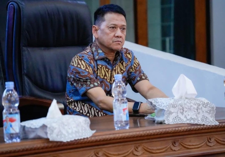 Setelah Diserang Bertubi-tubi, Bupati Kampar Akhirnya Copot Sekda Hambali