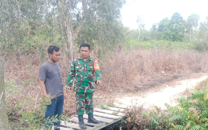Babinsa Kelurahan Purnama Edukasi Warga Antisipasi Karhutla Sambil Dorong Produktivitas Pertanian