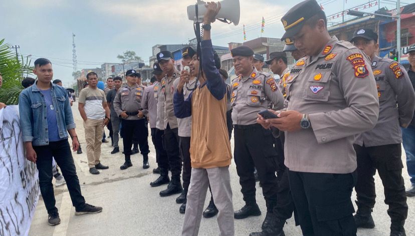 PT RAPP Bungkam di Aksi Jilid II, Massa KMPKS Bentrok Dengan Aparat