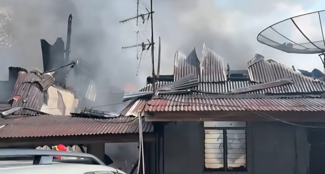 Kebakaran Hebat Landa Asrama Polisi di Limapuluh Pekanbaru, Tiga Rumah dan Empat Mobil Hangus