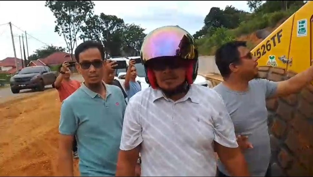 Bukan Sengketa, Ini Premanisme! Penghentian Proyek Jalan HR Soebrantas Dikecam Publik