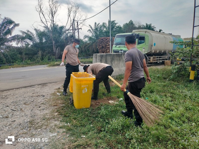 Polsek Minas Gelar Karya Bakti Bersama TNI dan Masyarakat, Wujudkan Lingkungan Bersih dan Sehat