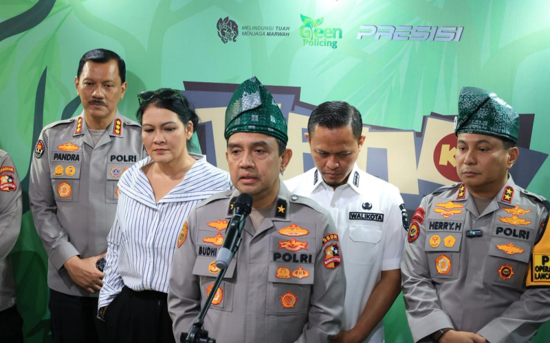 Satwa Reno K9 Polda Riau Terima Medali Penghargaan Kapolri