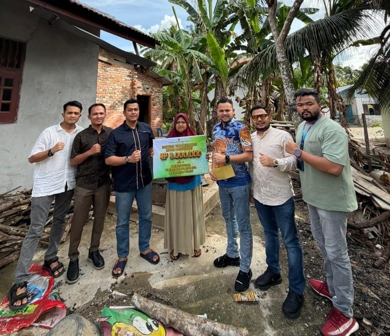 Green Palma Beri Bantuan Pembangunan Toilet untuk Ibu Inar di Desa Pulau Rambai Kampar