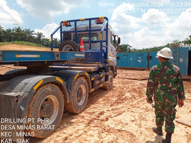 Babinsa Koramil 03/Minas Patroli Dua Lokasi Drilling di Minas Barat, Pastikan Situasi Aman dan Terkendali