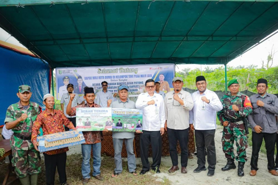 Pemko Dumai Serahkan Bantuan Usaha Kepada Kelompok Penerima Manfaat