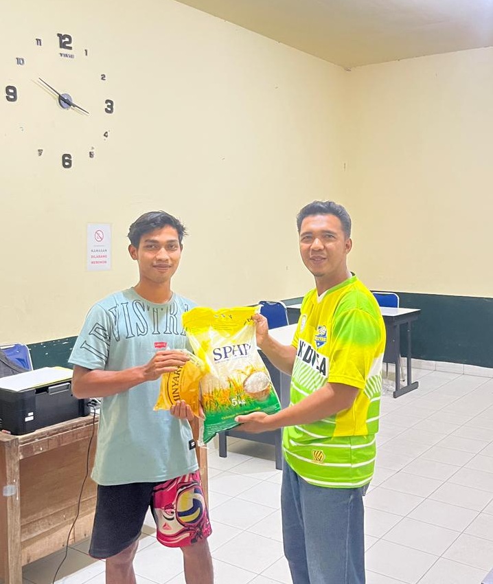 PT. Green Palma Salurkan 1 Ton Beras dan 1 Ton Minyak Goreng di Siak Hulu