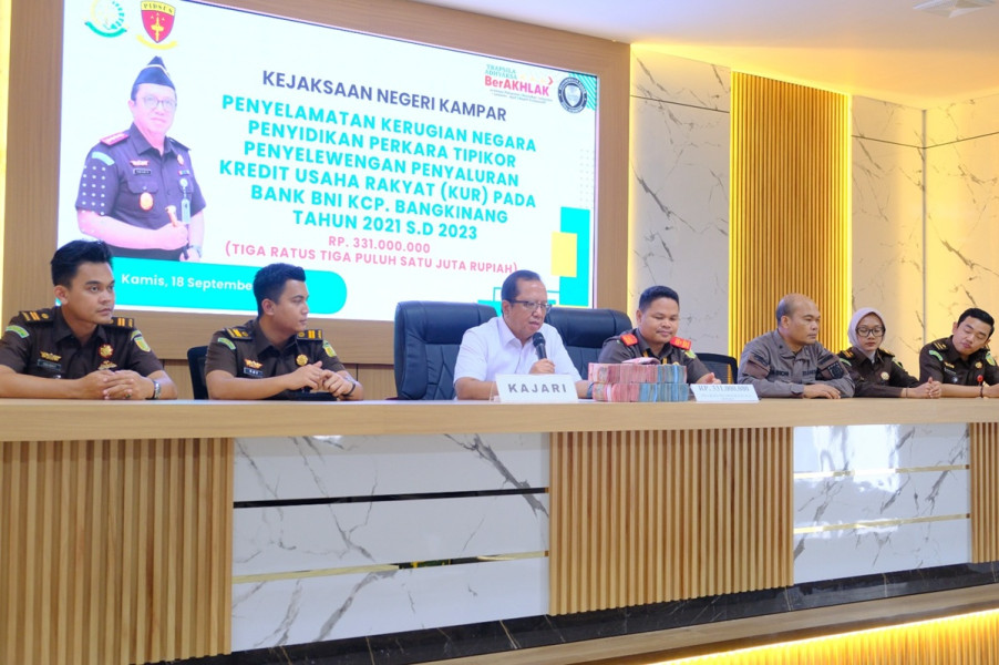 Kejari Kampar Terima Ratusan Juta Uang Pengembalian Kerugian Negara
