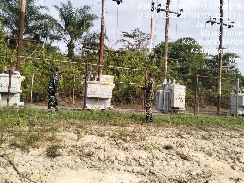 Babinsa Serda Mayus Maruli dan Koptu Salomo Sembiring Laksanakan Patroli Penguatan Binter SKK Migas di Minas Timur