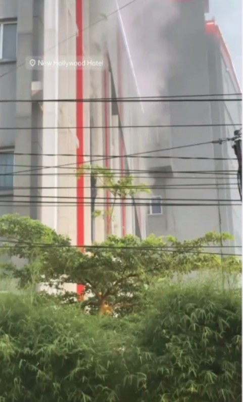 Tragis! Hotel New Hollywood Terbakar, 1 Orang Tewas dan 12 Dilarikan ke RS