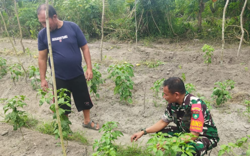 Cegah Karhutla dan Banjir, Babinsa Koramil 01/Dumai Turun Langsung ke Wilayah Binaan