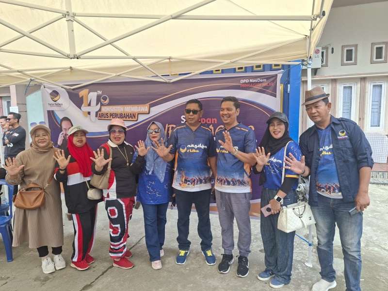 Rayakan 14 Tahun NasDem, DPD Inhil Bagikan Bubur Kacang Gratis untuk Warga Tembilahan