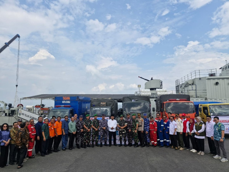 Gunakan Kapal TNI AL, Masyarakat Riau Kirim  Bantuan 150 Ton untuk Aceh