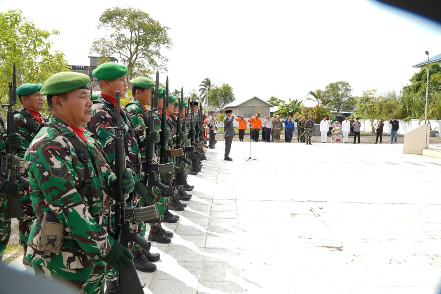 Peringati Hari Pahlawan, Personel Kodim 0314/Inhil Laksanakan Ziarah Nasional di TMP Yudha Bhakti Tembilahan