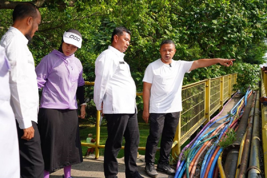 Waduh! Jalur Pejalan Kaki di Jembatan Leighton Dipenuhi Kabel, Gubri Wahid: Semua akan Kita Cabut