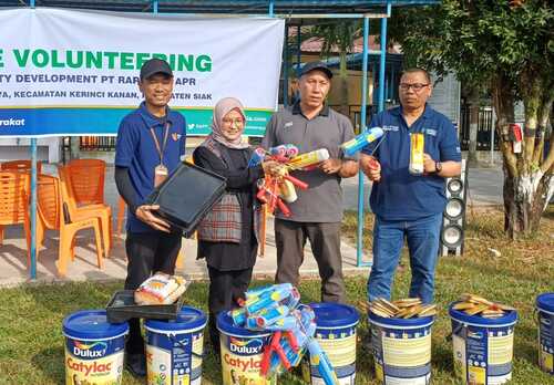 Perkuat Hubungan Komunitas, RAPP dan Warga Simpang Perak Jaya Bersinergi dalam Gotong Royong