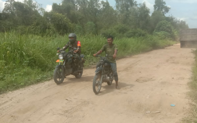 Patroli Pencegahan Kebakaran Hutan dan Lahan oleh Babinsa Koramil 02