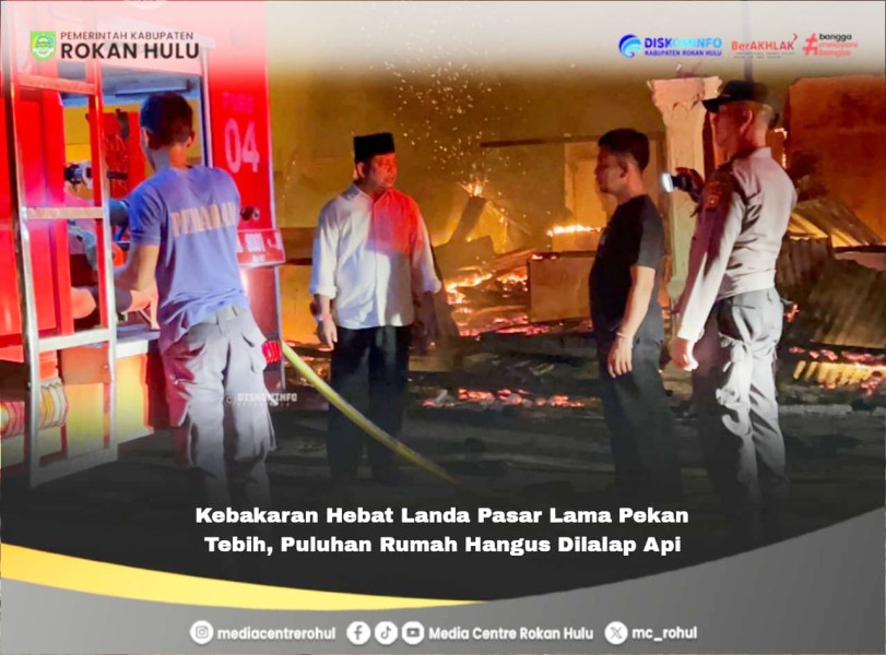 Wakil Bupati Rohul Turun Langsung Ikut Padamkan Api, Puluhan Rumah Warga Ludes Terbakar