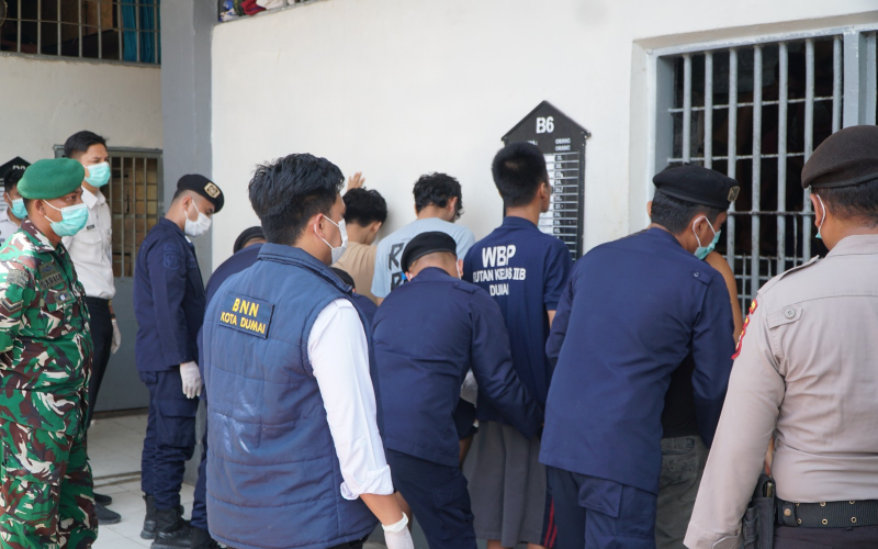 Gandeng APH, Rutan Dumai Gelar Razia Blok Hunian dan Tes Urin Pegawai dan Warga Binaan