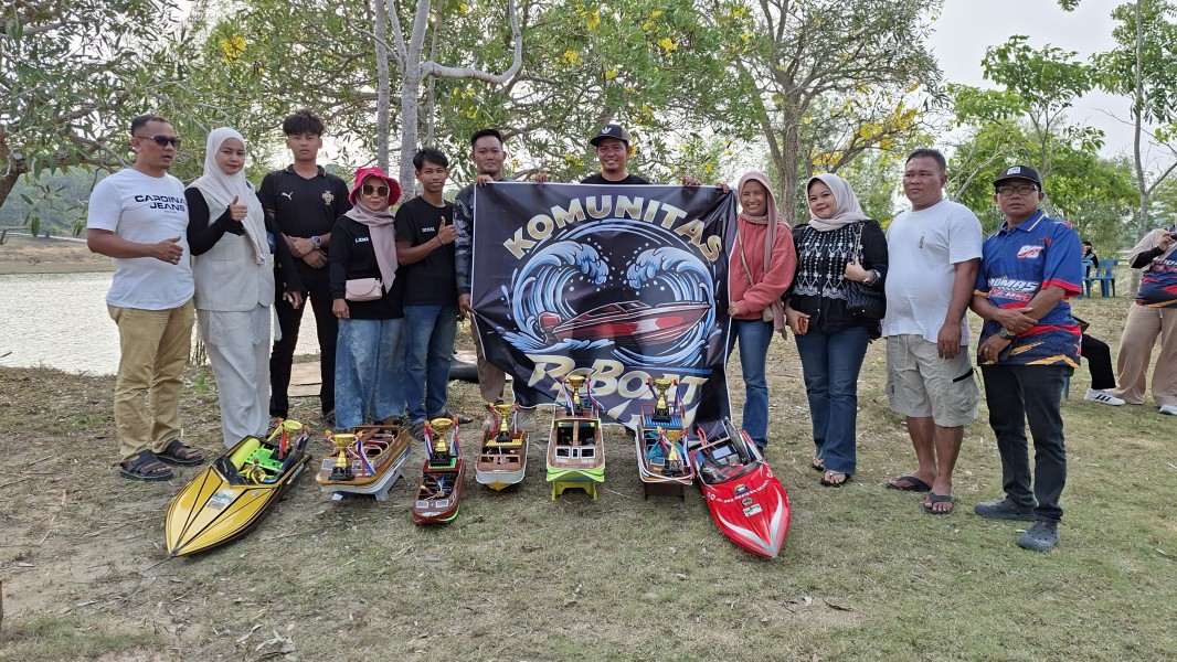 RC Boat Inhil Raih Tiga Piala di Event Batam, Leni Marlina Kenalkan Kuliner Lokal