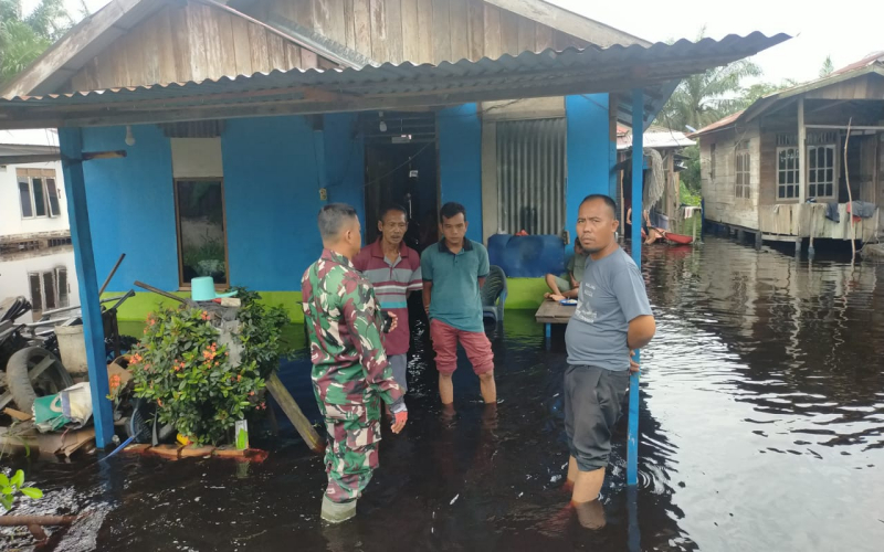 Wujud Kepedulian TNI AD, Babinsa Bangsal Aceh Laksanakan Pemantauan Banjir
