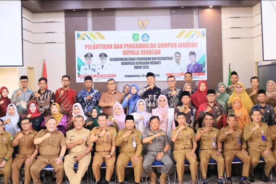Bupati Kepulauan Meranti Lantik 18 Kepala Sekolah, Tekankan Integritas dan Peran Strategis Pendidikan
