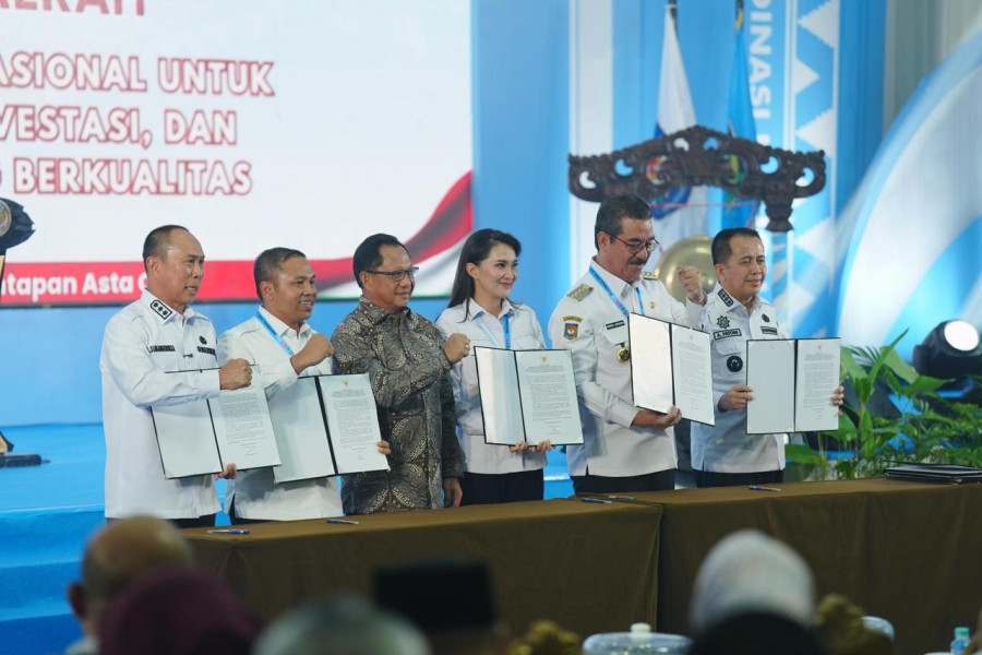Bersama Sherly Laos, Gubri Wahid Terima Penghargaan Nasional Sangat Tinggi Produk Hukum Daerah