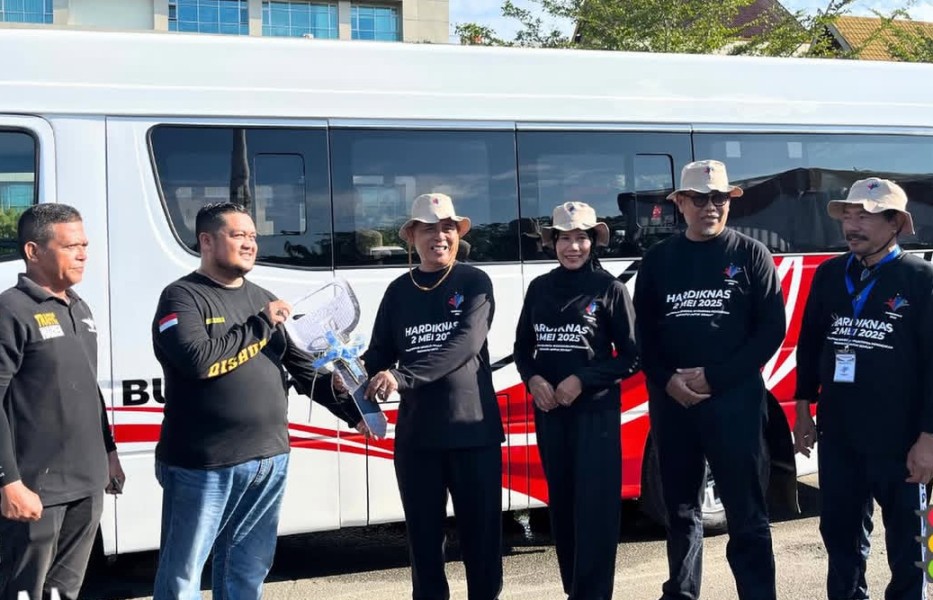 Kado Hardiknas: Bus Sekolah Gratis Mulai Beroperasi di Inhil
