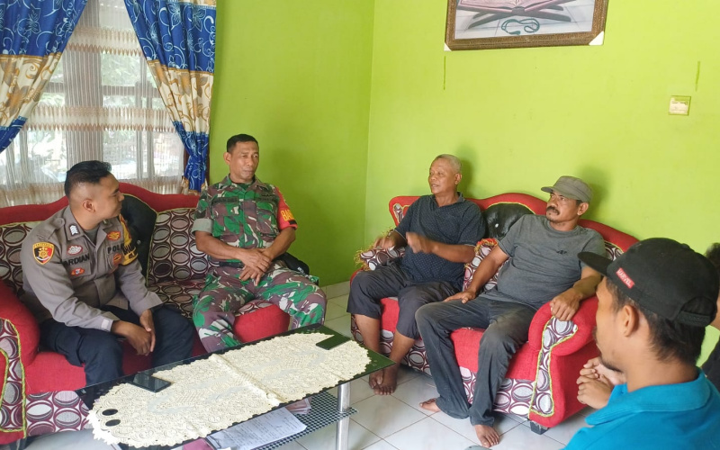 Jalin Keakraban, Babinsa Koramil 02 Bincang Bersama Tokoh Masyarakat