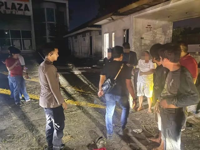 Layanan Polisi 110 Riau, Sukses Ciduk Lima Pelaku Pesta Narkoba di Gedung Kosong
