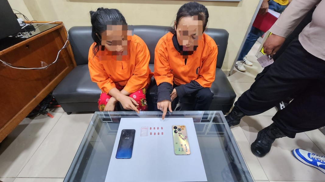 Dua Perempuan Diamankan, 8 Butir Diduga Ekstasi Ditemukan di Kafe Bukit Kapur