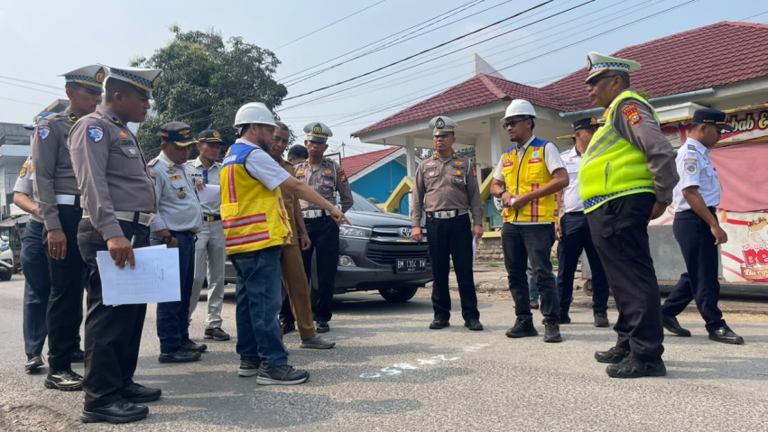 Ditlantas Polda Riau Cek Jalan Sultan Rengat, Marka dan Rambu Keselamatan Perlu Pembaruan