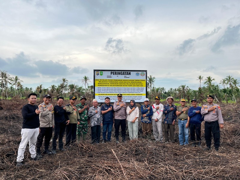 Cegah Karhutla, Polsek GAS Pasang Papan Peringatan di Teluk Pinang