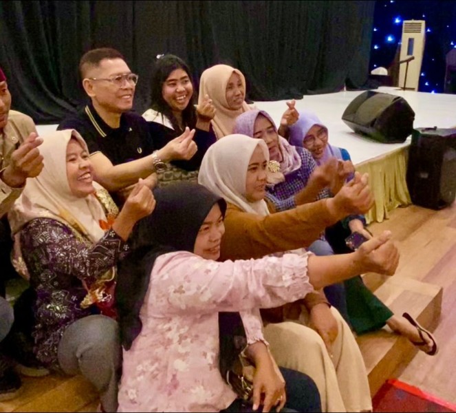 Adies Kadir Panen Dukungan Warga Berkat Program Sosial dan Kedekatan dengan Rakyat