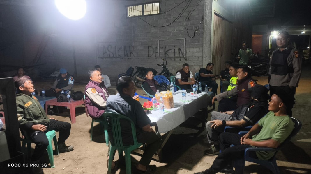 Malam Aman di Tapung Berkat 'Tim Raga', Kapolsek Pimpin Patroli Humanis, Sambangi Warga, Ingatkan Jaga Kamtibmas, Cegah Kriminalitas!
