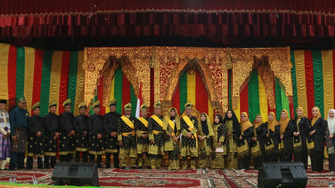 Pejabat Forkopimda Baru di Inhil Dikukuhkan Lewat Prosesi Adat Tepuk Tepung Tawar