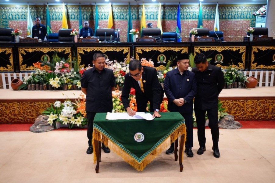 DPRD Riau Ketok Palu, Tiga Ranperda Resmi Jadi Perda