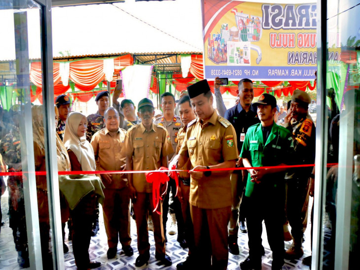 Bupati Kampar Panen Jagung dan Resmikan BUMDes Smart Serasi di Desa Tanah Datar