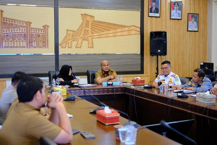 Cukup Sudah Jalan Rusak, Bupati Afni Perintahkan Portal Jalur Truk ODOL di Siak