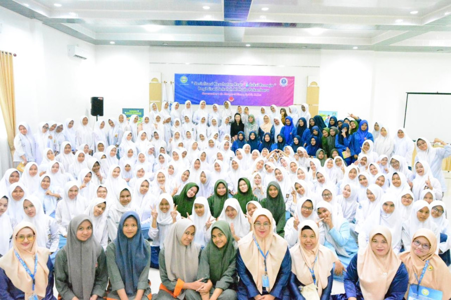 Sekolah Al Huda Pekanbaru Gelar Sosialisasi Kesehatan Reproduksi Remaja oleh dr. Margaret Diana, SpOG