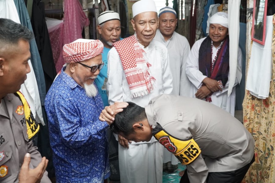 Sambangi Surau Suluk Naqsyabandiyah, Kapolres Rohul Mohon Doa Kamtibmas Aman dan Rohul Dijauhkan dari Bencana