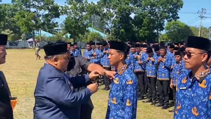 Bupati Bengkulu Selatan Serahkan SK 1.187 PPPK Paruh Waktu, Ada Prosesi Siram Air dari Damkar