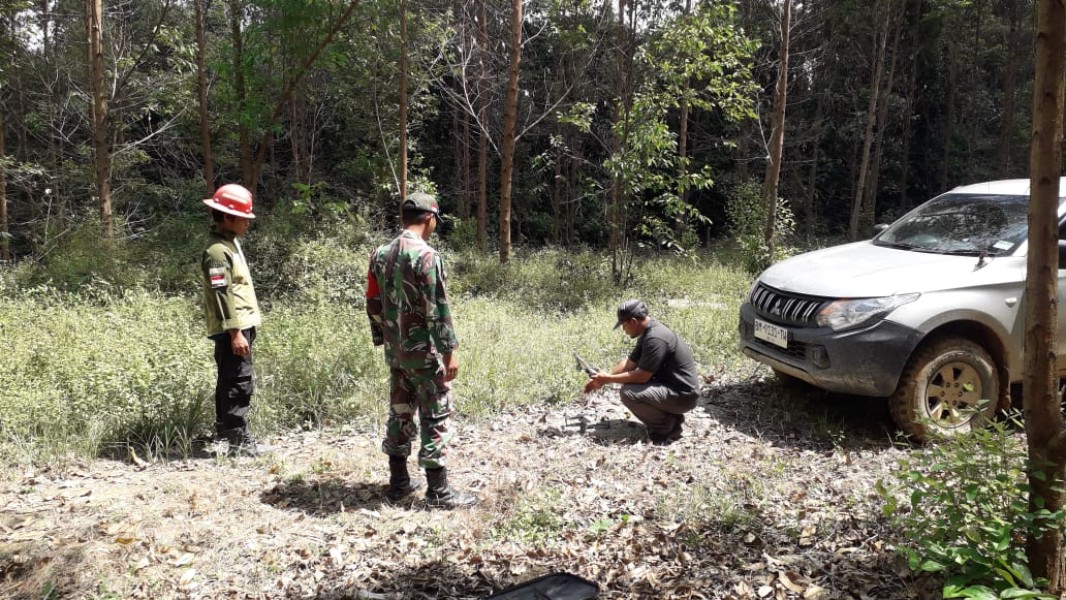 Babinsa Serma Sri Wahyudi Intensifkan Patroli Karhutla di Lubuk Jering