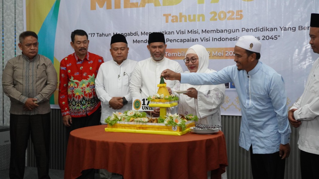 Milad ke-17 UNISI, Dosen dan Mahasiswa Berprestasi Terima Penghargaan